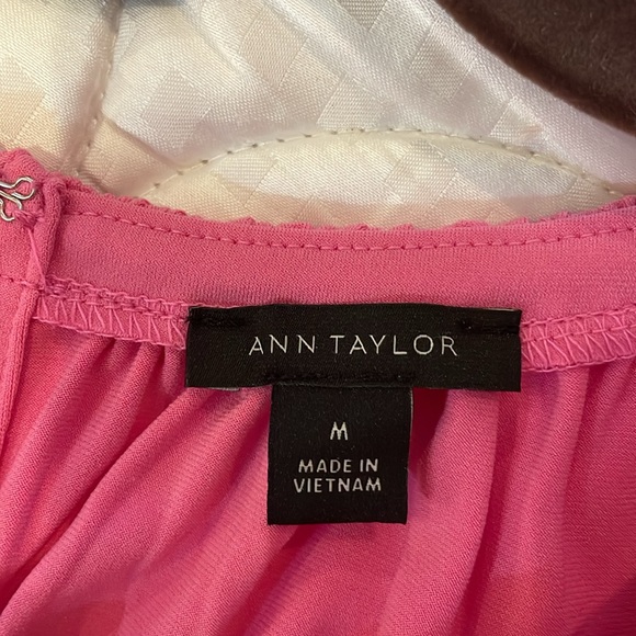 Ann Taylor sleeveless blouse - Picture 6 of 7